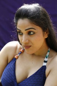Actress Avanika Hot Cleavage Show Photos Gallery 8