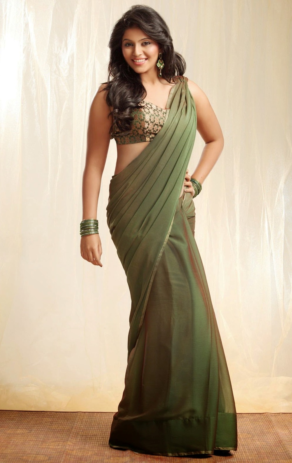 actress anjali hot in settai