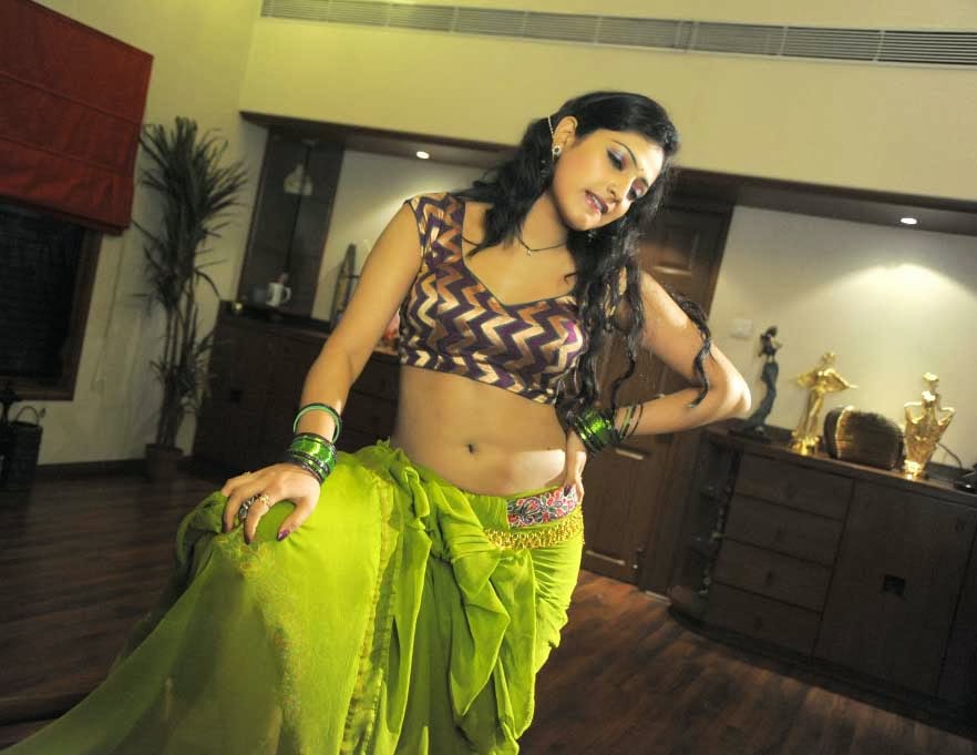 Actress Hari Priya Hot Sex Nude Photos - Haripriya Navel Photos in Saree From Abbai Class Ammai Mass Movie â€“ Movie  Photos Gallery