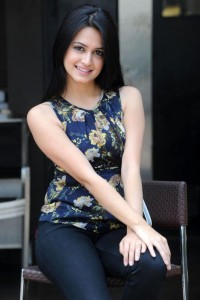 Actress Kriti Kharbanda Cute Smiling Photos 